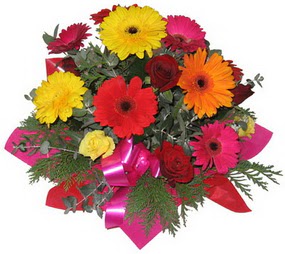 Karisik mevsim çiçeklerinden buket  Trabzon çiçek gönderme sitemiz güvenlidir 