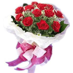  Trabzon online çiçek gönderme sipariş  11 adet kırmızı güllerden buket modeli