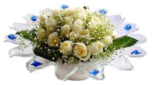  Trabzon çiçek yolla  11 adet Beyaz güller özel cam tanzim