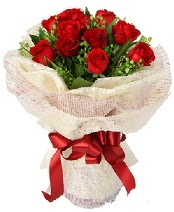 12 adet kırmızı gül buketi  Trabzon İnternetten çiçek siparişi 