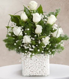 9 beyaz gül vazosu  Trabzon online çiçek gönderme sipariş 