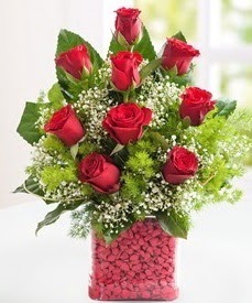 Cam içerisinde 9 adet kırmızı gül  Trabzon hediye sevgilime hediye çiçek 