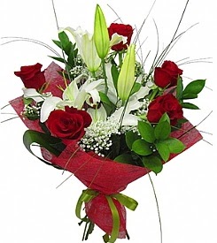 1 dal kazablanka 5 kırmızı gül buketi  Trabzon çiçek satışı 