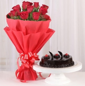 10 Adet kırmızı gül ve 4 kişilik yaş pasta  Trabzon hediye sevgilime hediye çiçek 